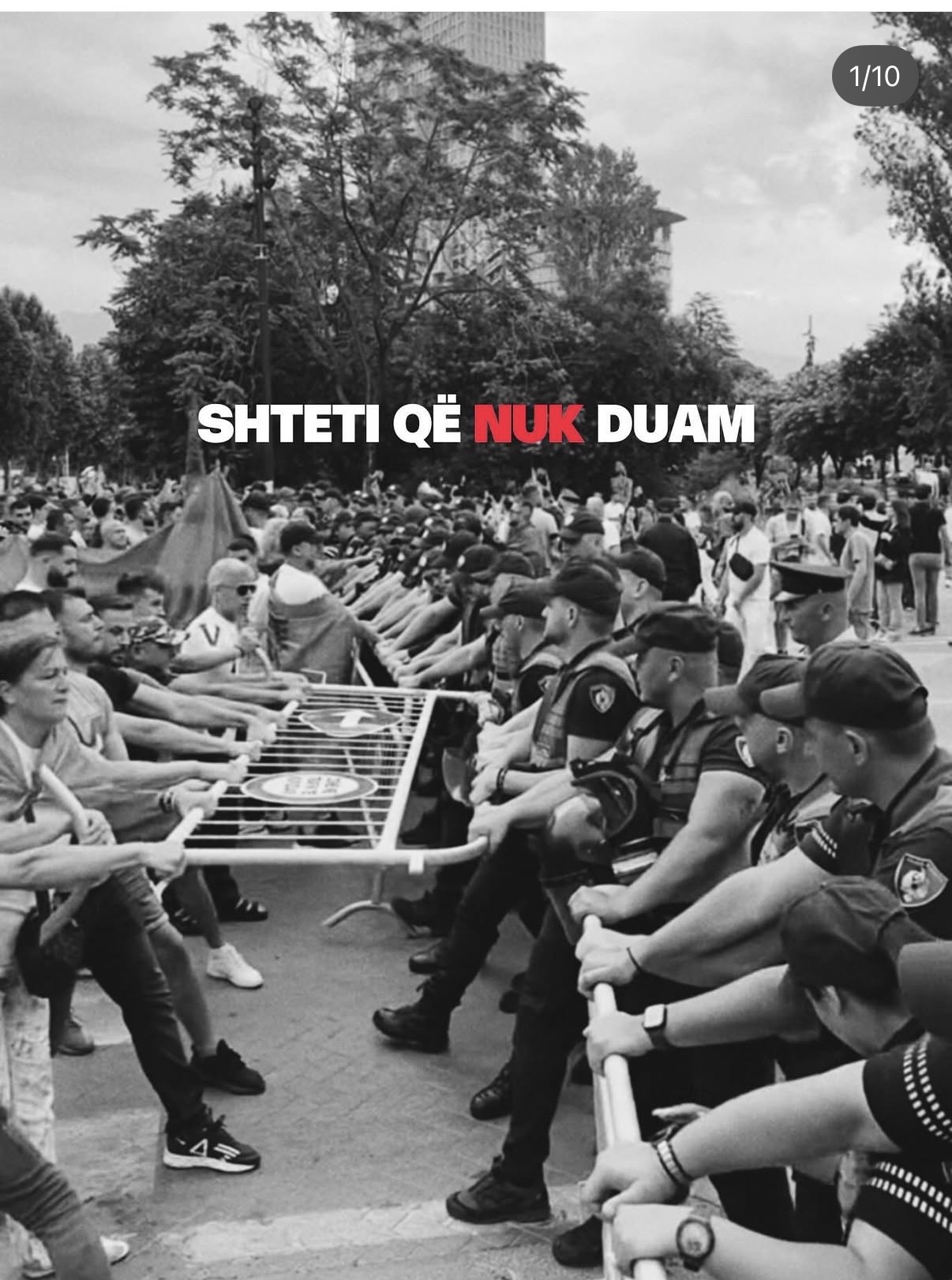 Protestues përballë policisë — 'Shteti që nuk duam'